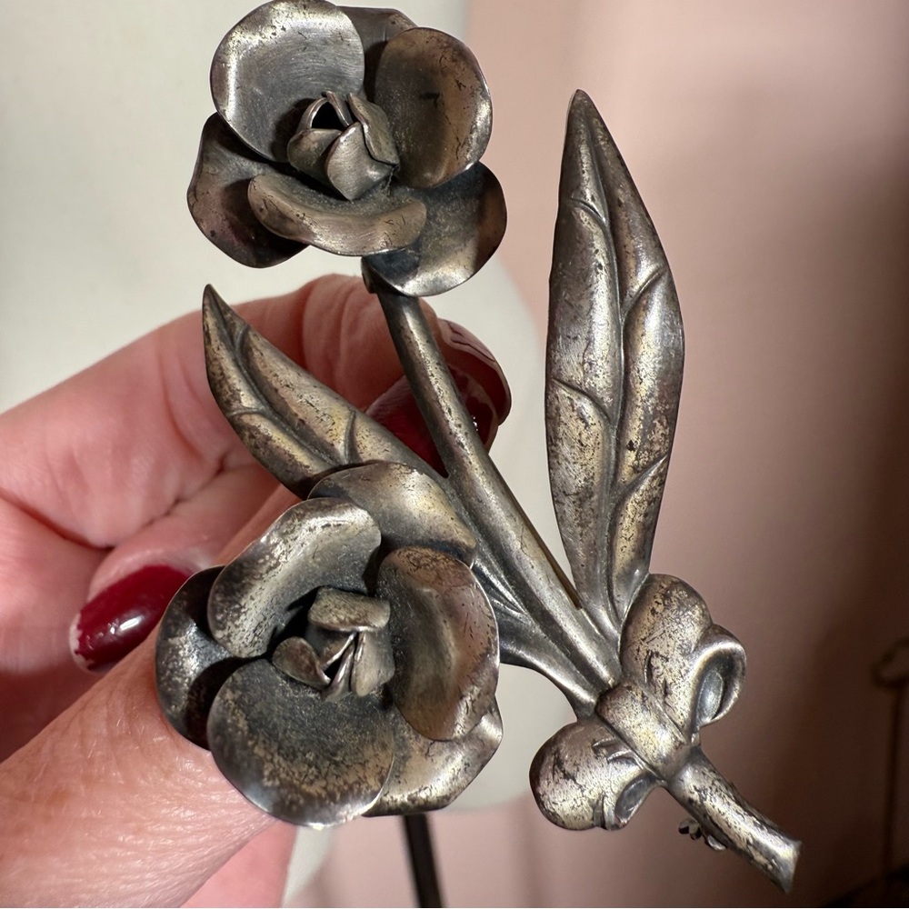 Vintage antique 1930 40’s Retro Art deco Silver Sculpted oversized flower brooch